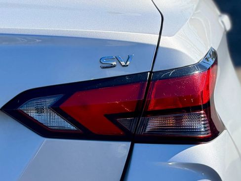 Used 2021 Nissan Versa SV image 5