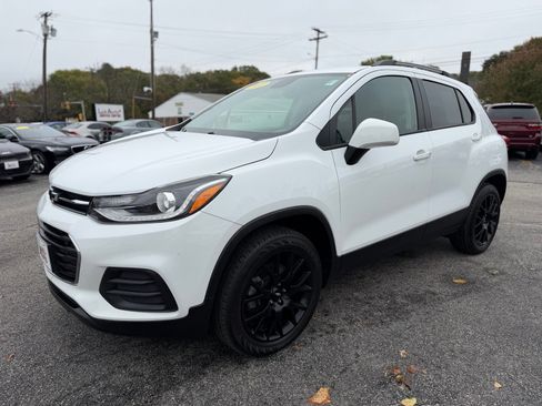 Used 2022 Chevrolet Trax LT w/ Sport Edition image 9