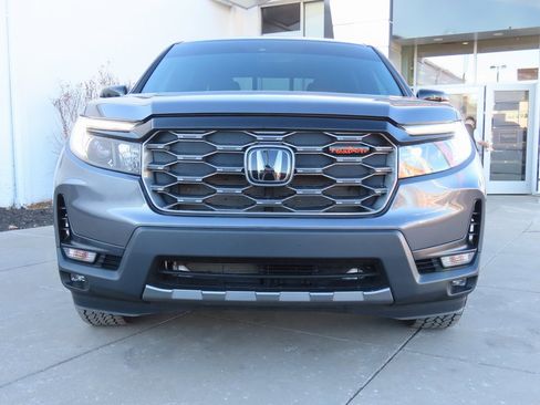 Used 2025 Honda Ridgeline TrailSport image 2