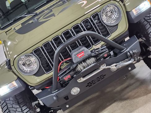 Used 2025 Jeep Gladiator Sport image 19