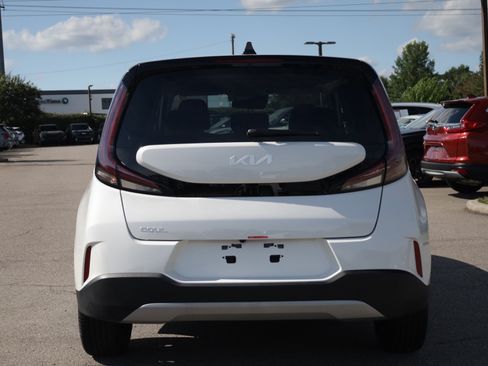 Used 2025 Kia Soul LX FWD image 3