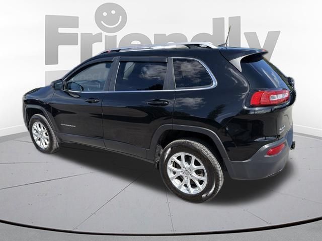 Used 2018 Jeep Cherokee Latitude Plus w/ Cold Weather Group AWD/4WD image 4
