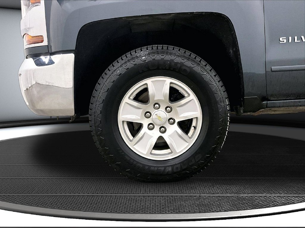 Used 2018 Chevrolet Silverado 1500 LT w/ All Star Edition AWD/4WD image 32