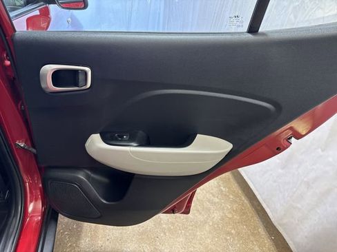 Used 2022 Hyundai Venue SEL image 24