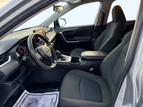 Used 2022 Toyota RAV4 LE image 12