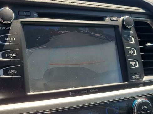 Used 2019 Toyota Highlander XLE image 27