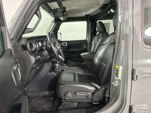Used 2022 Jeep Wrangler Unlimited Sahara AWD/4WD image 5