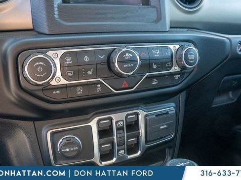 Used 2023 Jeep Gladiator Sport image 10