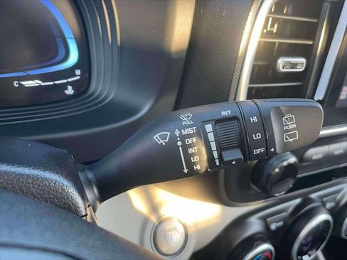 Used 2024 Hyundai Venue SEL FWD image 23