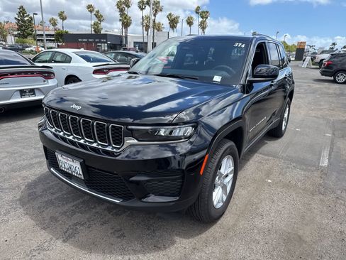 Used 2025 Jeep Grand Cherokee Laredo X RWD image 1