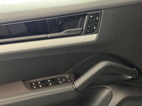 Certified 2025 Porsche Cayenne AWD/4WD image 14