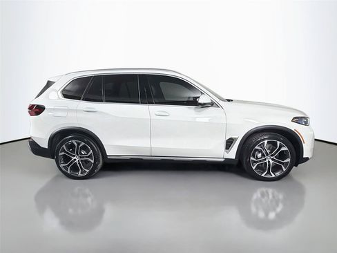 New 2026 BMW X5 xDrive40i w/ Climate Comfort Package AWD/4WD image 4