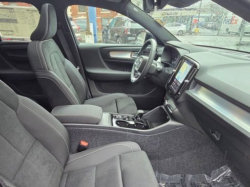 New 2026 Volvo XC40 B5 Ultra w/ Climate Package image 10