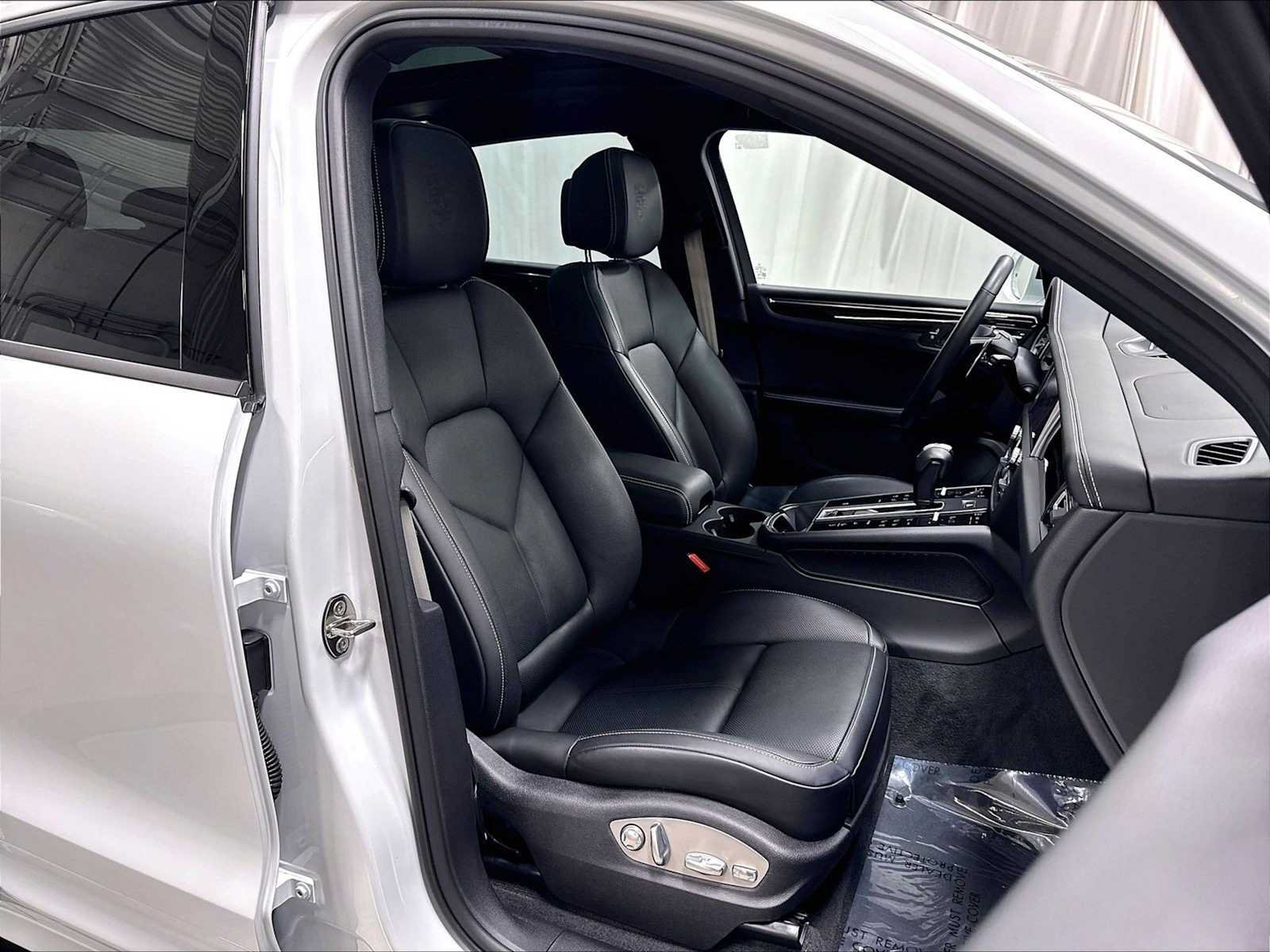 Used 2026 Porsche Macan AWD/4WD image 29