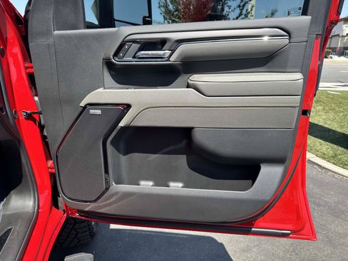 Used 2025 Chevrolet Silverado 2500 ZR2 w/ Technology Package AWD/4WD image 31