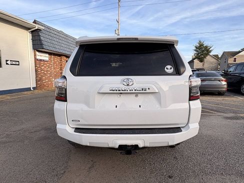 Used 2016 Toyota 4Runner SR5 AWD/4WD image 10