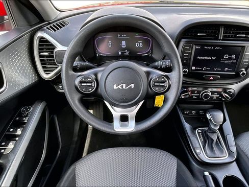 Used 2023 Kia Soul LX w/ Option Group 015 FWD image 5
