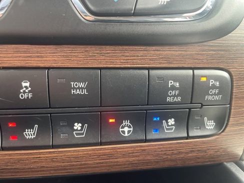 Used 2014 RAM 1500 Laramie w/ Convenience Group image 19