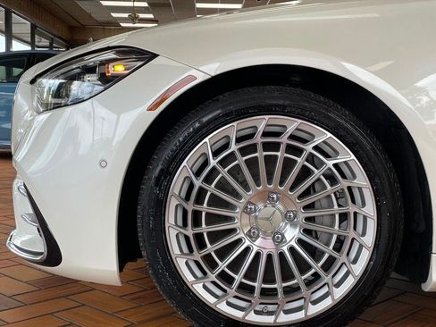 Used 2023 Mercedes-Benz S 580e 4MATIC Sedan w/ AMG Line image 5