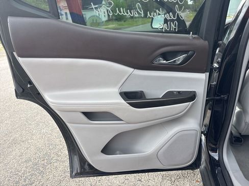 Used 2023 GMC Acadia SLT image 20