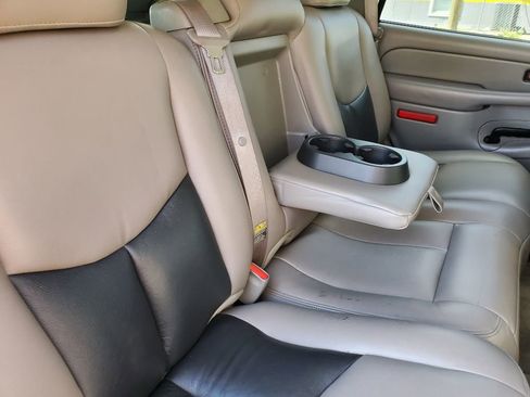 Used 2004 Chevrolet Tahoe LS RWD image 40