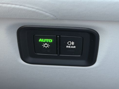 Certified 2026 Porsche Cayenne AWD/4WD image 32