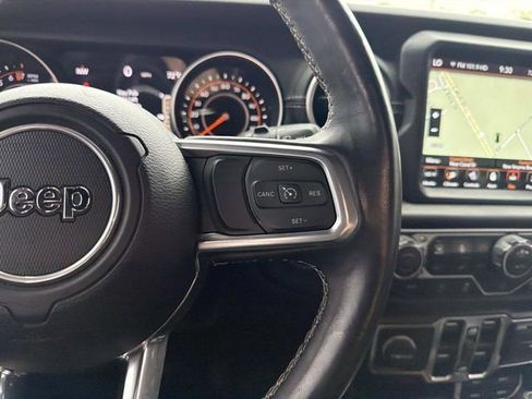 Used 2020 Jeep Wrangler Unlimited Sahara image 16