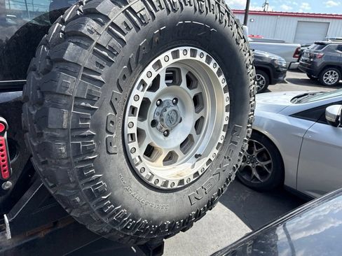 Used 2016 Jeep Wrangler Unlimited Rubicon AWD/4WD image 3