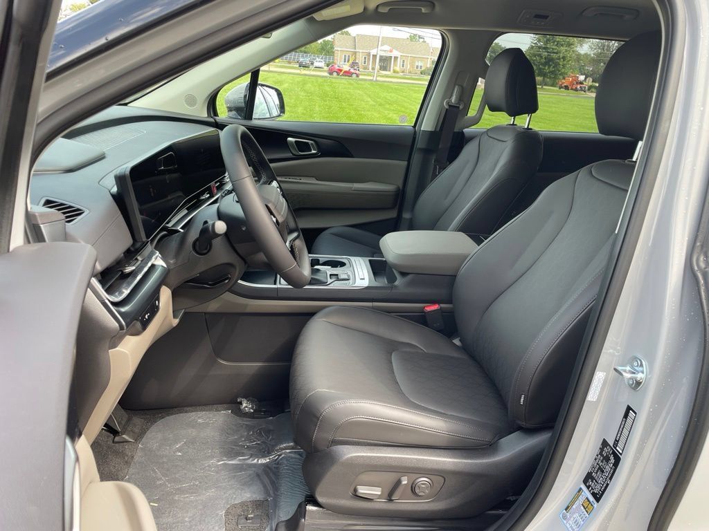 New 2027 Kia Carnival FWD image 8