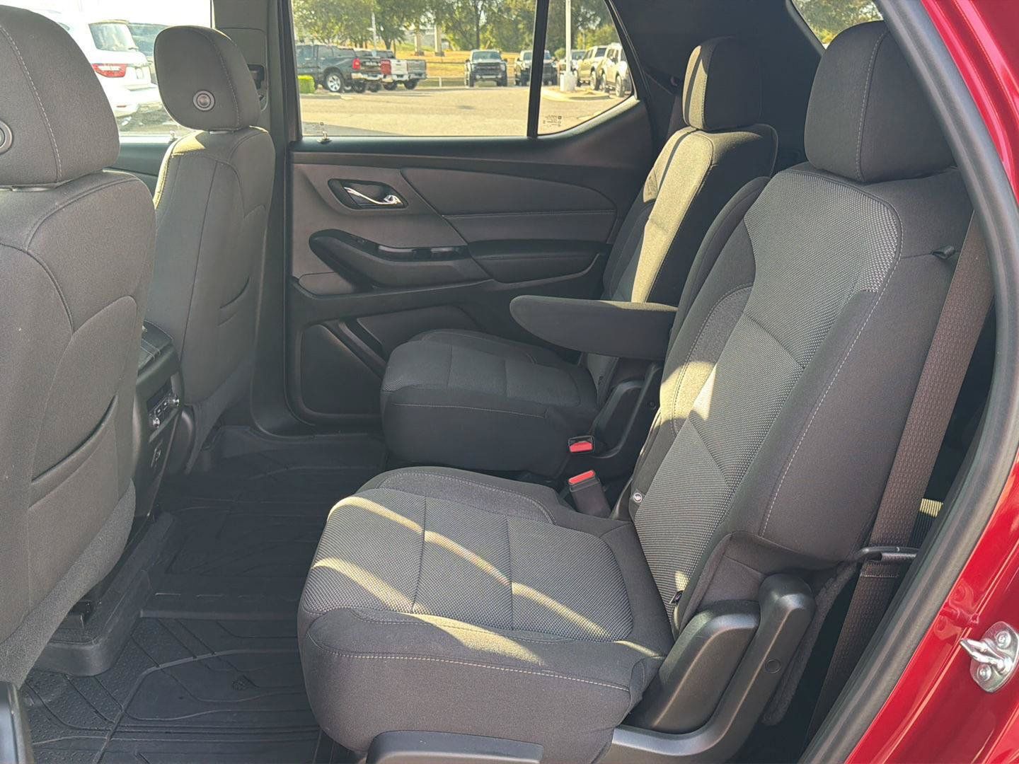 Used 2023 Chevrolet Traverse LT FWD image 10