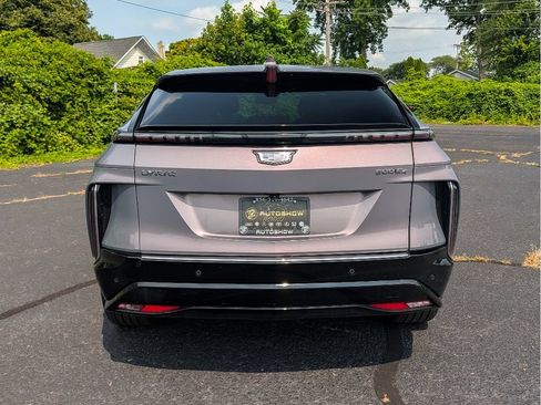 Used 2024 Cadillac Lyriq Luxury AWD/4WD image 6