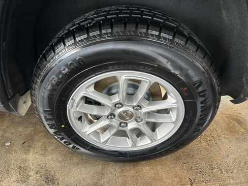 Used 2019 Jeep Grand Cherokee Laredo image 19