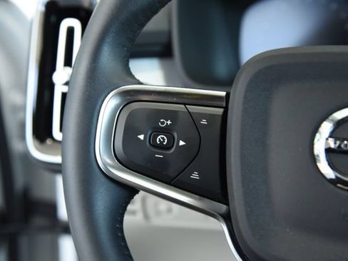 Used 2021 Volvo XC40 T5 Momentum w/ Premium Package AWD/4WD image 15