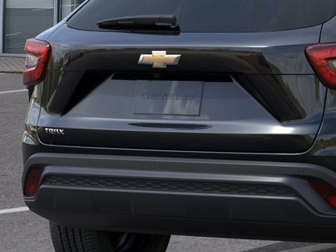 New 2026 Chevrolet Trax LS w/ Driver Confidence Package image 38