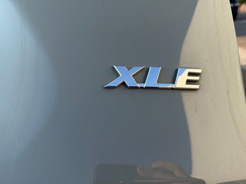 Used 2021 Toyota RAV4 XLE w/ Convenience Package FWD image 29