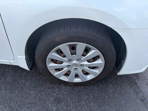 Used 2017 Nissan Sentra SV FWD image 2