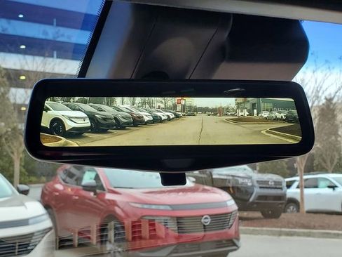 Used 2017 Cadillac Escalade ESV Platinum image 32