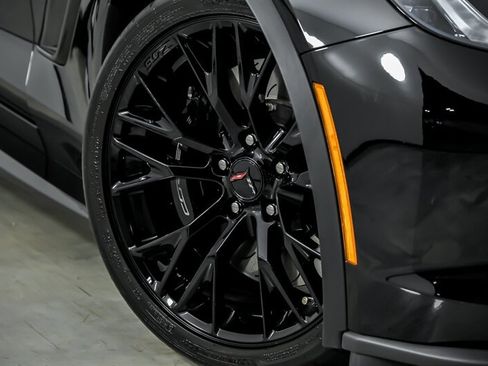 Used 2019 Chevrolet Corvette Grand Sport w/ Carbon Flash Badge Package RWD image 3