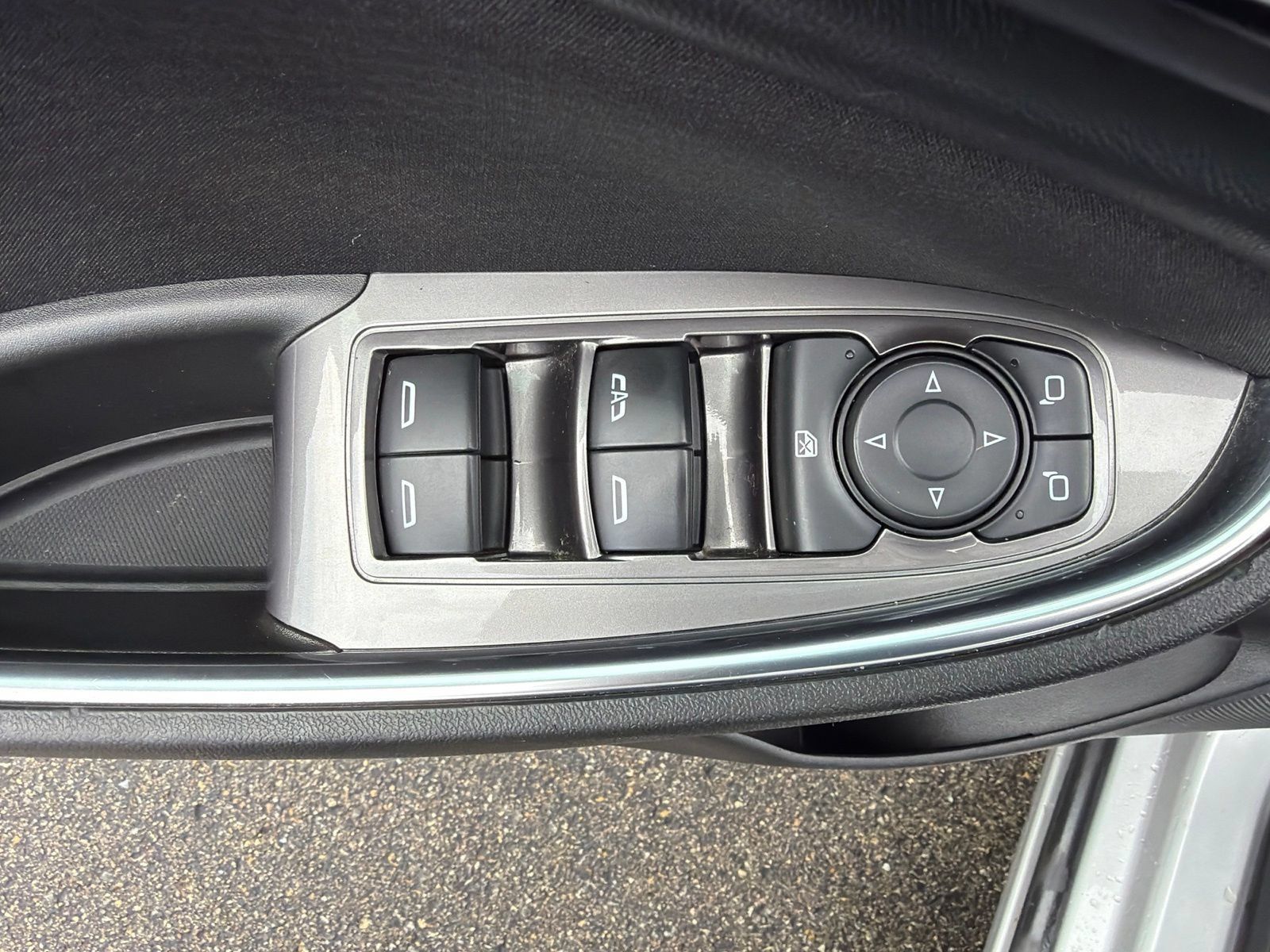 Used 2017 Chevrolet Malibu LT FWD image 10