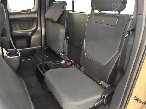 Used 2018 Toyota Tacoma SR5 AWD/4WD image 14