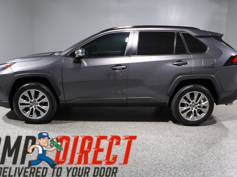 Used 2022 Toyota RAV4 XLE Premium FWD image 10