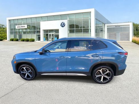 Certified 2026 Volkswagen Tiguan SE w/ Panoramic Sunroof Package AWD/4WD image 2