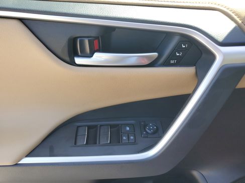 Used 2023 Toyota RAV4 Limited image 24