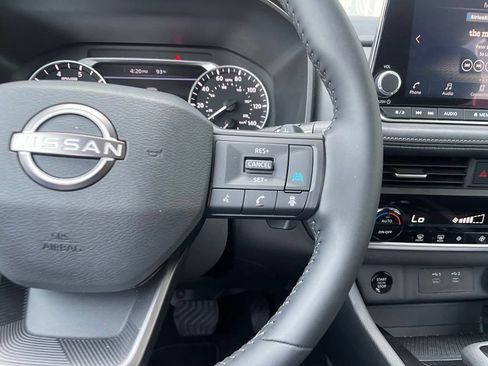 Certified 2025 Nissan Rogue SV FWD image 14