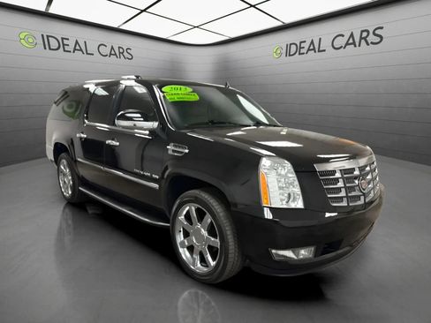 Used 2013 Cadillac Escalade ESV Luxury AWD/4WD image 3