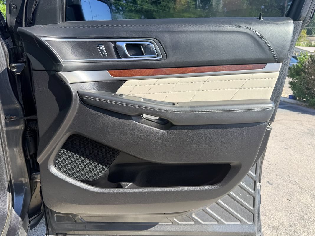 Used 2017 Ford Explorer Platinum AWD/4WD image 26