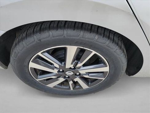 Used 2020 Nissan Versa SV image 11