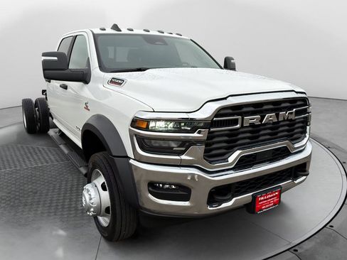 New 2026 RAM 5500 4x4 Crew Cab image 3