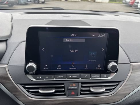 Used 2025 Nissan Altima 2.5 SV FWD image 21