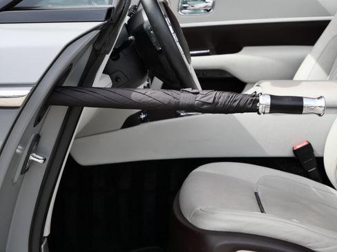 Used 2019 Rolls-Royce Dawn RWD image 6